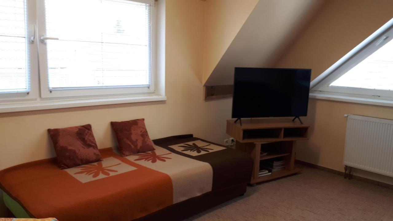 Appartement Apartman Koi à Veltrusy Extérieur photo