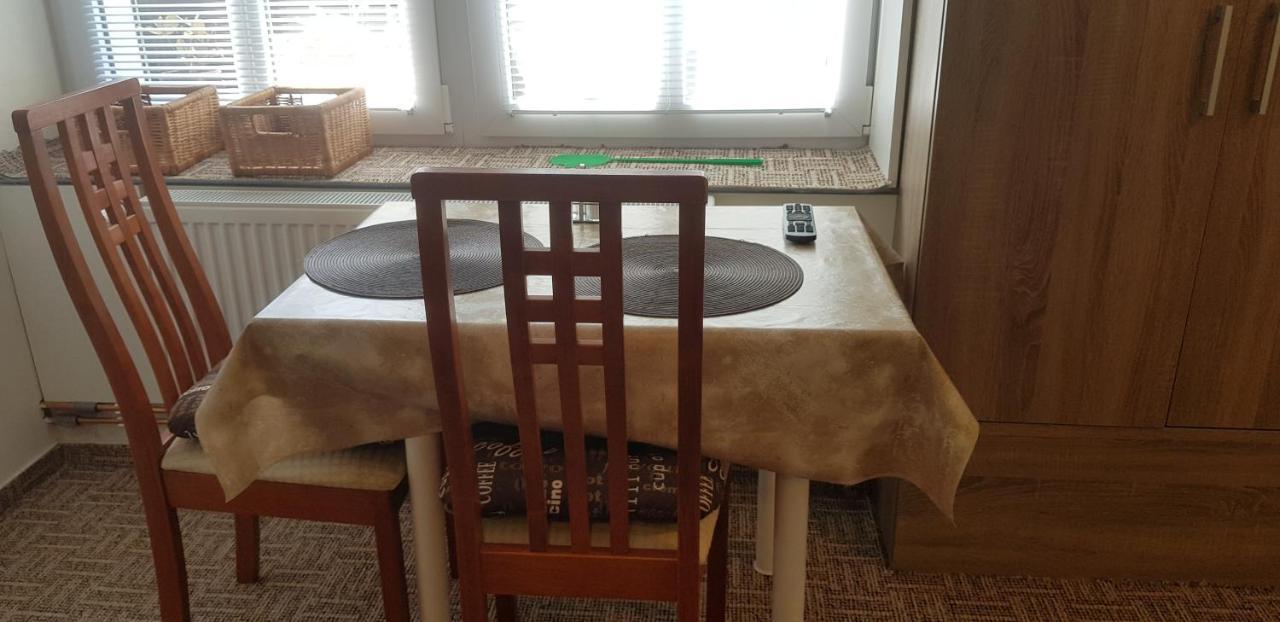 Appartement Apartman Koi à Veltrusy Extérieur photo